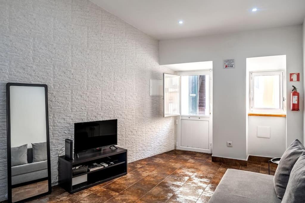 Cozy Ground Floor Studio With Ac And Loft Bedroom Lisboa Екстериор снимка